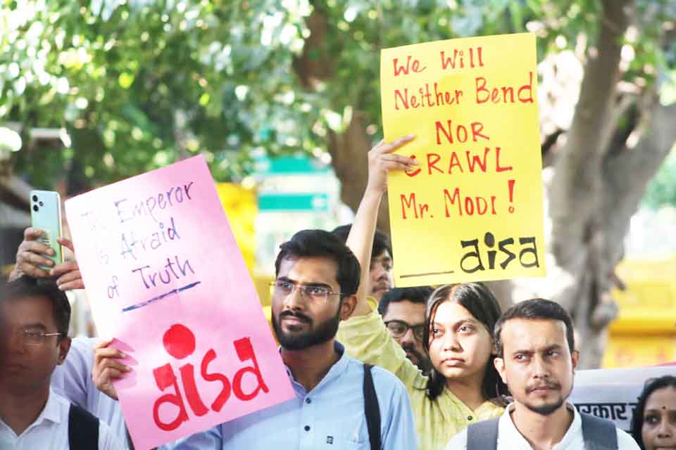 Newslick Raid Protest Delhi